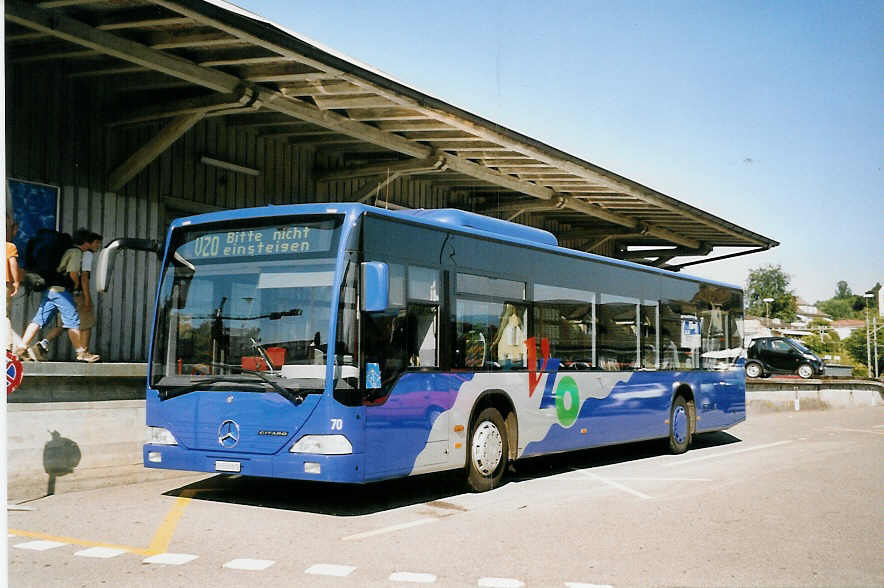 (061'810) - VZO Gr�ningen - Nr. 70/ZH 558'870 - Mercedes am 19. Juli 2003 beim Bahnhof St�fa