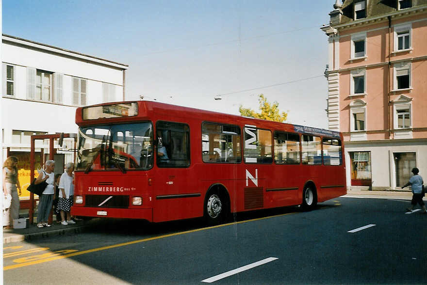 (061'814) - AHW Horgen - Nr. 1/ZH 45'469 - Volvo/Hess am 19. Juli 2003 beim Bahnhof W�denswil