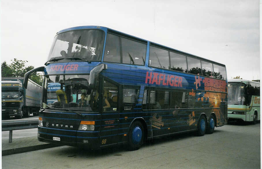 (061'834) - Aus der Schweiz: H�fliger, Sursee - Nr. 68/LU 15'536 - Setra am 21. Juli 2003 in L�rrach, Grenze