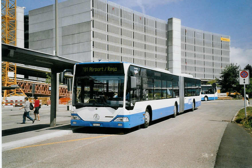 (061'917) - Welti-Furrer, Z�rich - Nr. 81/ZH 661'181 - Mercedes am 25. Juli 2003 in Z�rich, Flughafen