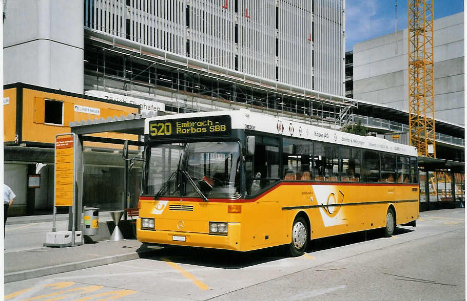 (061'918) - PTT-Regie - P 25'296 - Mercedes am 25. Juli 2003 in Z�rich, Flughafen