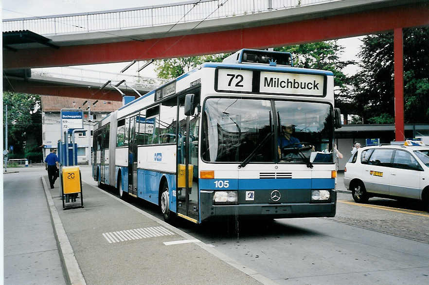 (062'113) - VBZ Z�rich - Nr. 105 - Mercedes Gelenktrolleybus am 29. Juli 2003 in Z�rich, Bucheggplatz