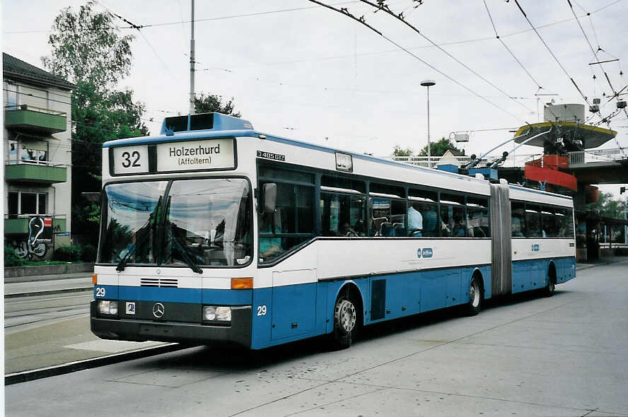 (062'115) - VBZ Z�rich - Nr. 29 - Mercedes Gelenktrolleybus am 29. Juli 2003 in Z�rich, Bucheggplatz