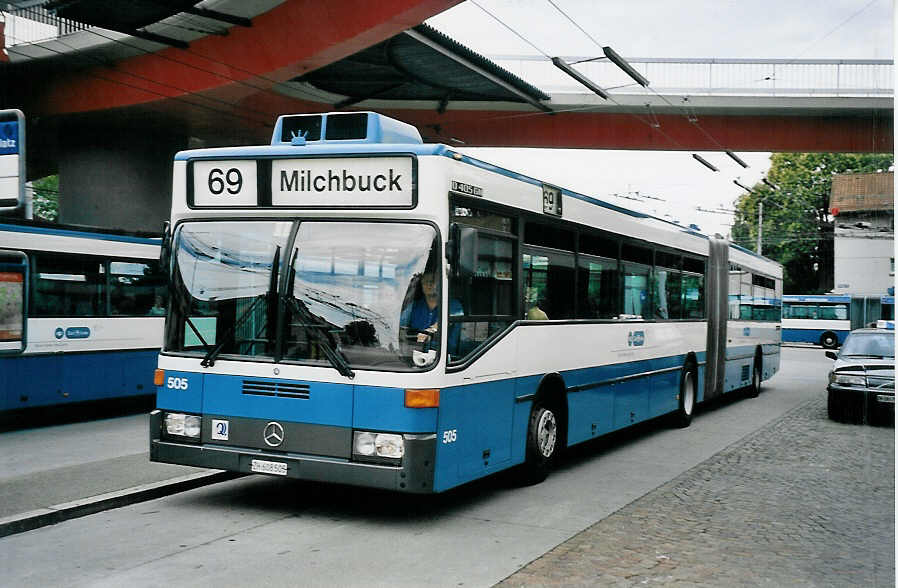 (062'122) - VBZ Z�rich - Nr. 505/ZH 608'505 - Mercedes am 29. Juli 2003 in Z�rich, Bucheggplatz