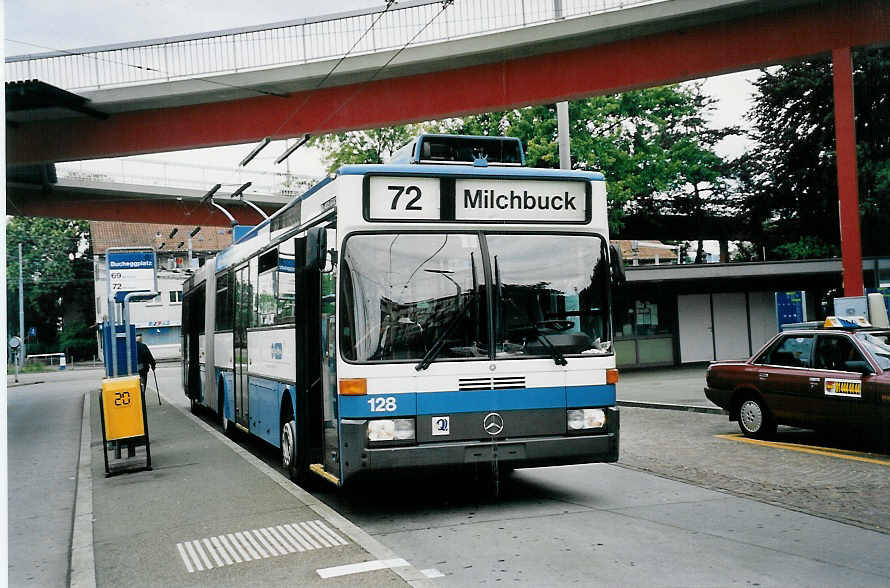 (062'130) - VBZ Z�rich - Nr. 128 - Mercedes Gelenktrolleybus am 29. Juli 2003 in Z�rich, Bucheggplatz