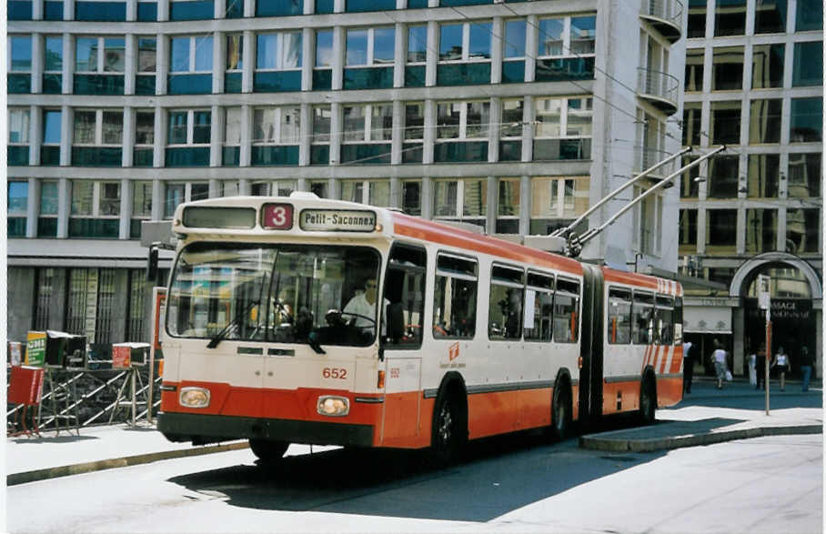 (062'430) - TPG Gen�ve - Nr. 652 - Saurer/Hess Gelenktrolleybus am 4. August 2003 in Gen�ve, Bel-Air