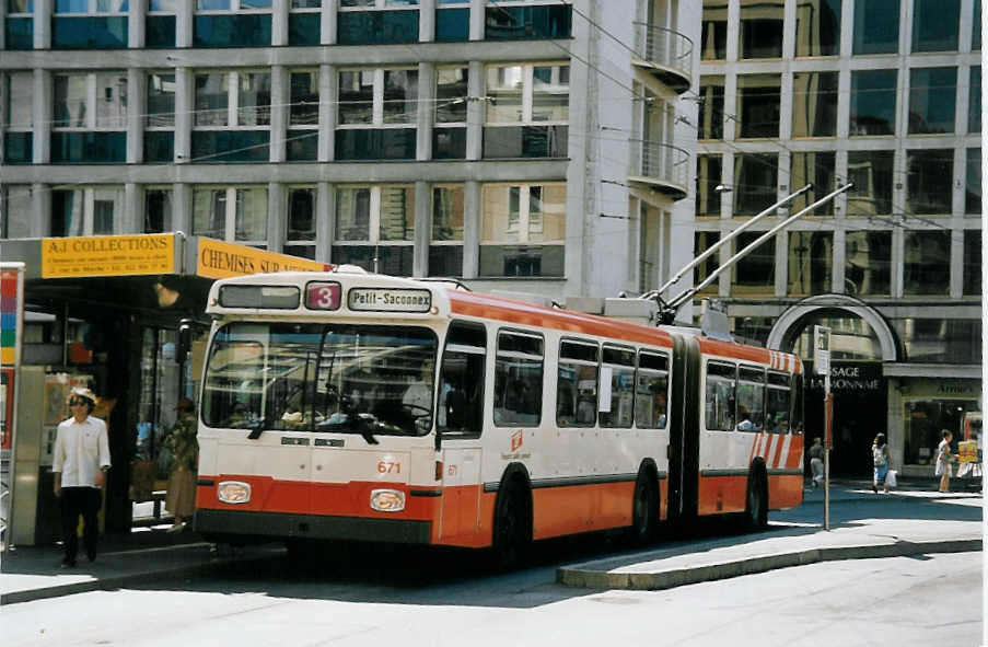 (062'502) - TPG Gen�ve - Nr. 671 - Saurer/Hess Gelenktrolleybus am 4. August 2003 in Gen�ve, Bel-Air