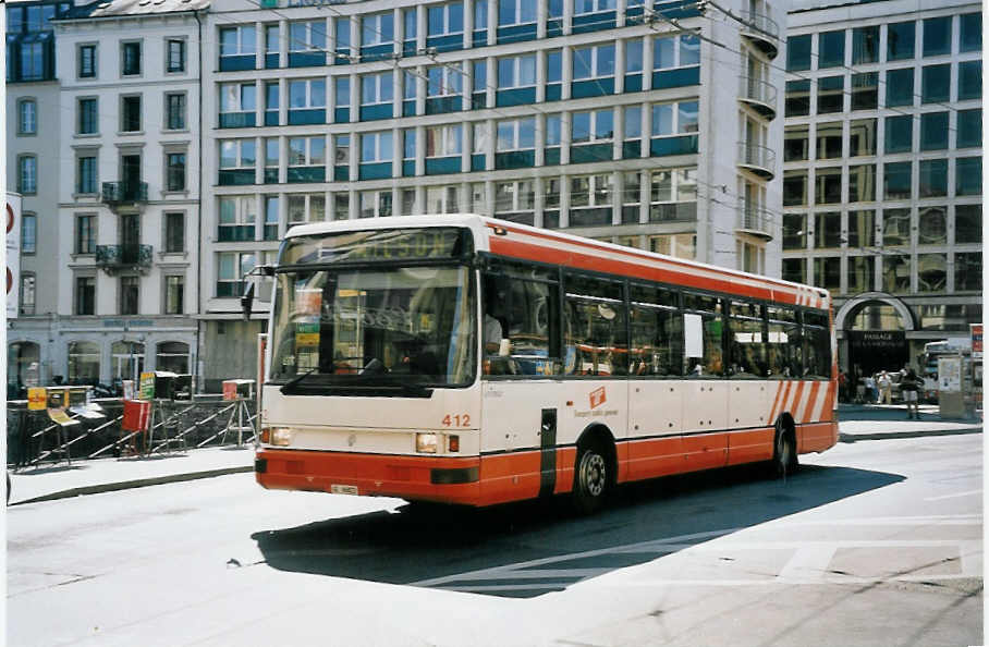(062'505) - TPG Gen�ve - Nr. 412/GE 96'822 - Renault am 4. August 2003 in Gen�ve, Bel-Air