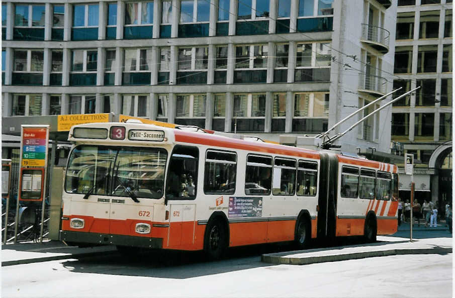 (062'506) - TPG Gen�ve - Nr. 672 - Saurer/Hess Gelenktrolleybus am 4. August 2003 in Gen�ve, Bel-Air