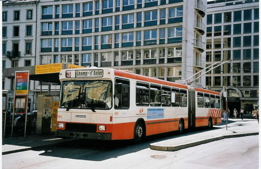 (062'521) - TPG Gen�ve - Nr. 685 - NAW/Hess Gelenktrolleybus am 4. August 2003 in Gen�ve, Bel-Air