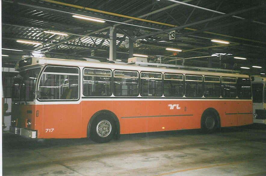 (062'604) - TL Lausanne - Nr. 717 - FBW/Hess Trolleybus am 4. August 2003 in Lausanne, D�p�t Prelaz