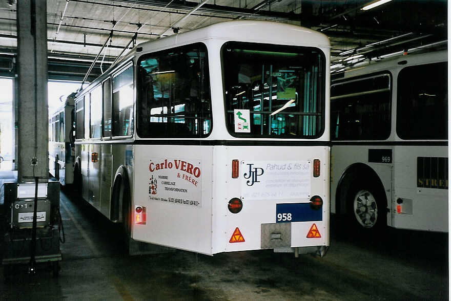 (062'610) - TL Lausanne - Nr. 958 - Rochat/Lauber Personenanh�nger am 4. August 2003 in Lausanne, D�p�t Prelaz