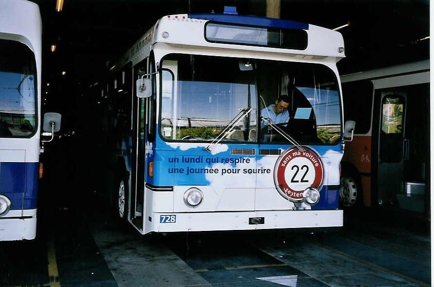 (062'611) - TL Lausanne - Nr. 728 - FBW/Hess Trolleybus am 4. August 2003 in Lausanne, D�p�t Prelaz
