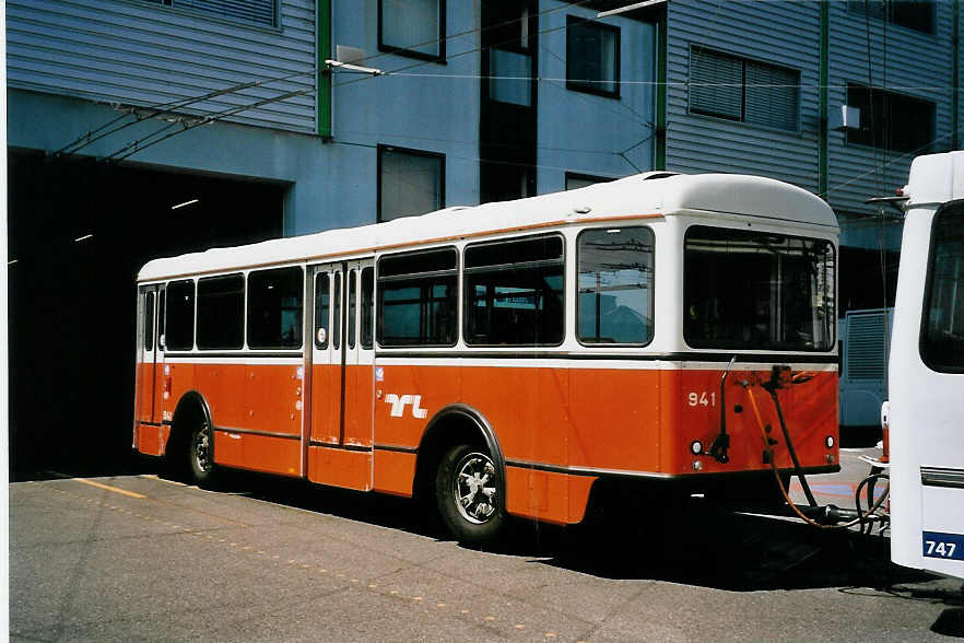 (062'615) - TL Lausanne - Nr. 941 - Moser/Eggli-Mischler Personenanh�nger am 4. August 2003 in Lausanne, D�p�t Prelaz