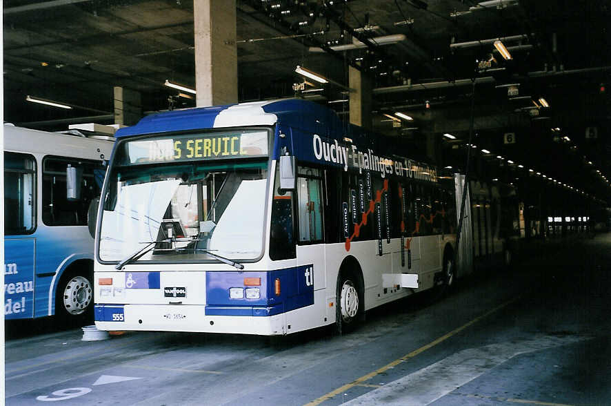 (062'617) - TL Lausanne - Nr. 555/VD 1564 - Van Hool am 4. August 2003 in Lausanne, D�p�t Prelaz