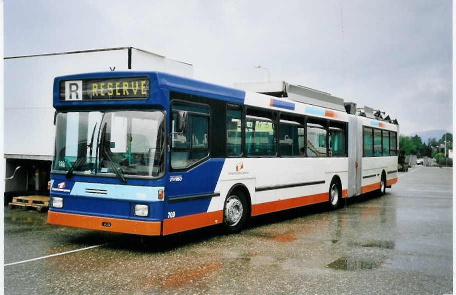 (062'901) - TPG Gen�ve - Nr. 709 - NAW/Hess Gelenktrolleybus am 30. August 2003 in Bellach, Hess (kurz vor dem Umbau zum 1. Doppelgelenktrolleybus!)