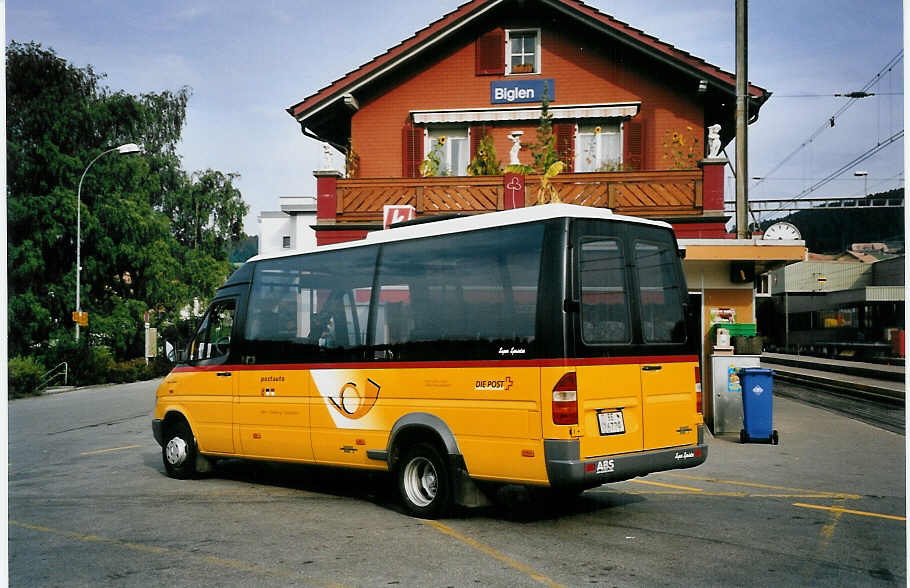 (063'335) - Leibundgut, Obergoldbach - BE 26'779 - Mercedes/Auw�rter am 7. September 2003 beim Bahnhof Biglen