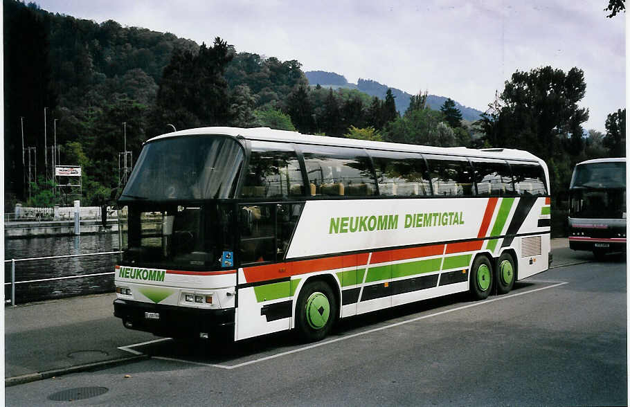 (063'402) - Neukomm, Horboden - BE 200'789 - Neoplan am 10. September 2003 bei der Schiffl�ndte Thun