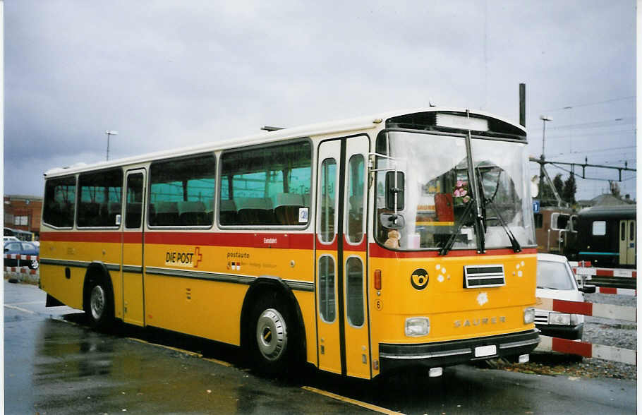 (063'703) - Sch�rch, Gutenburg - Nr. 6/BE 26'574 - Saurer/R&J (ex P 24'358) am 5. Oktober 2003 in Thun, CarTerminal