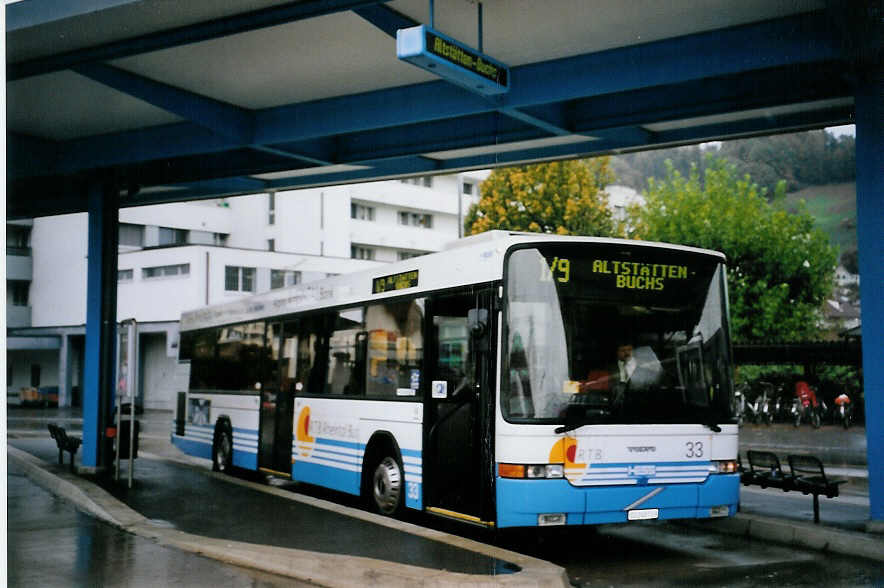 (063'908) - RTB Altst�tten - Nr. 33/SG 248'733 - Volvo/Hess am 9. Oktober 2003 beim Bahnhof Heerbrugg