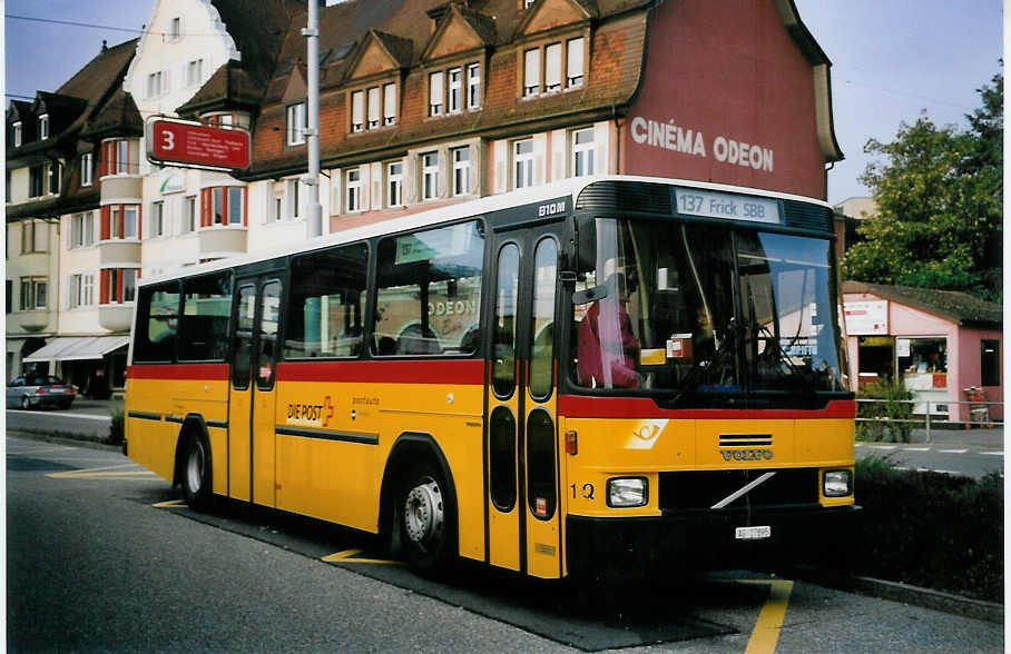 (064'206) - Br�ndli, Elfingen - Nr. 1/AG 17'895 - Volvo/Hess am 18. Oktober 2003 beim Bahnhof Brugg