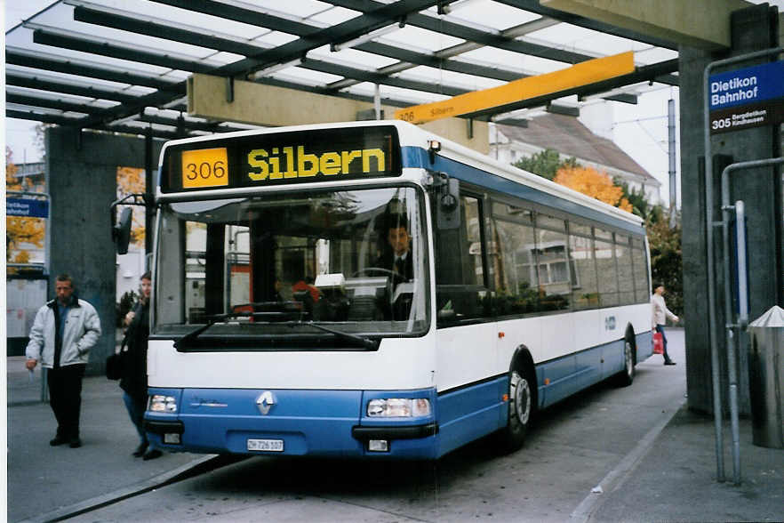 (064'212) - Limmat Bus, Dietikon - Nr. 7/ZH 726'107 - Renault (ex H�rzeler, Dietikon Nr. 27) am 18. Oktober 2003 beim Bahnhof Dietikon
