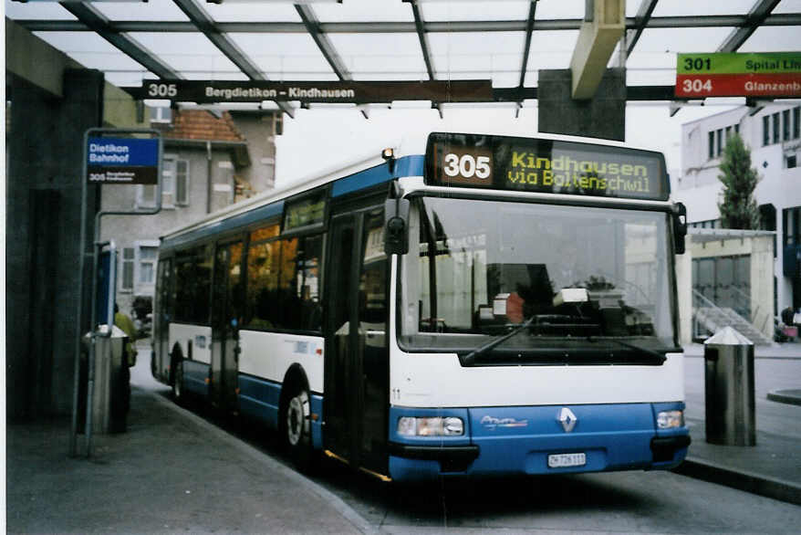 (064'214) - Limmat Bus, Dietikon - Nr. 11/ZH 726'111 - Renault (ex H�rzeler, Dietikon Nr. 37) am 18. Oktober 2003 beim Bahnhof Dietikon