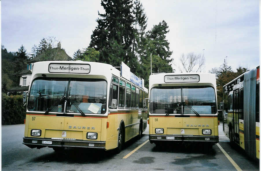 (064'436) - STI Thun - Nr. 57/BE 413'457 + Nr. 58/BE 413'458 - Saurer/R&J am 13. Dezember 2003 bei der Schiffl�ndte Thun