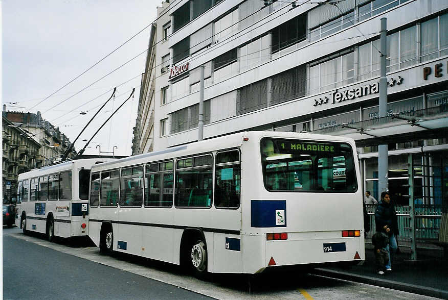 (064'612) - TL Lausanne - Nr. 914 - Lanz+Marti/Hess Personenanh�nger am 29. November 2003 beim Bahnhof Lausanne