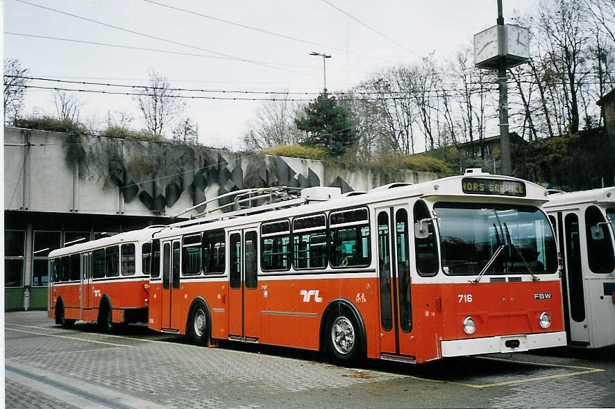 (064'617) - TL Lausanne - Nr. 716 - FBW/Hess Trolleybus am 29. November 2003 in Lausanne, D�p�t Borde