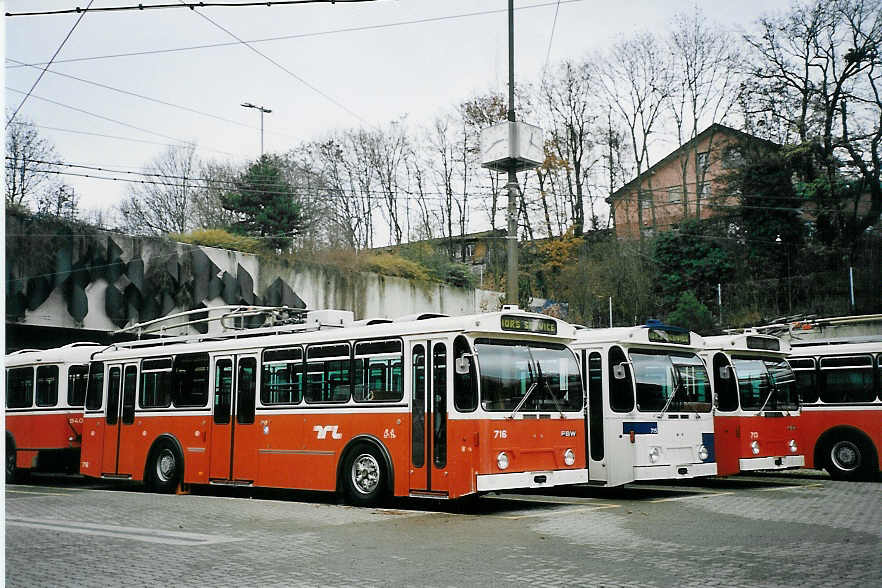 (064'618) - TL Lausanne - Nr. 716 - FBW/Hess Trolleybus am 29. November 2003 in Lausanne, D�p�t Borde