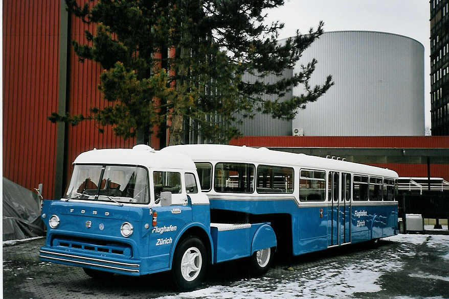 (064'817) - Flughafen, Z�rich - Nr. 5 - Ford/H�nni am 27. Dezember 2003 in Luzern, Verkehrshaus