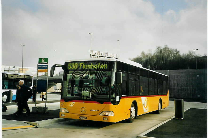 (065'512) - PostAuto Z�rich - Nr. 5/ZH 587'882 - Mercedes am 16. Februar 2004 in Z�rich, Flughafen