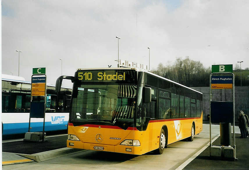 (065'513) - ASN Stadel - ZH 386'259 - Mercedes am 16. Februar 2004 in Z�rich, Flughafen