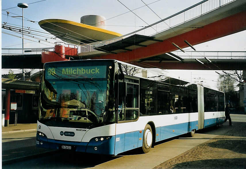 (065'608) - VBZ Z�rich - Nr. 523/ZH 726'523 - Neoplan am 16. Februar 2004 in Z�rich, Bucheggplatz