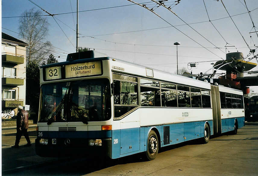 (065'610) - VBZ Z�rich - Nr. 26 - Mercedes Gelenktrolleybus am 16. Februar 2004 in Z�rich, Bucheggplatz
