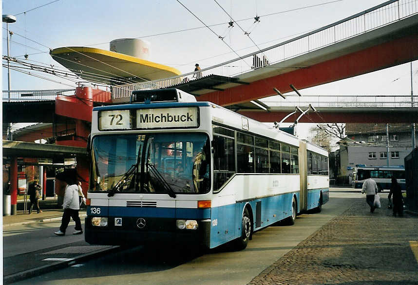 (065'615) - VBZ Z�rich - Nr. 136 - Mercedes Gelenktrolleybus am 16. Februar 2004 in Z�rich, Bucheggplatz