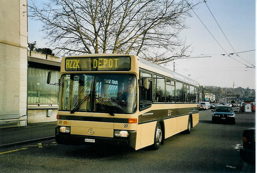 (065'625) - AZZK Zollikon - Nr. 27/ZH 410'327 - Mercedes/R&J am 16. Februar 2004 beim Bahnhof Z�rich-Tiefenbrunnen