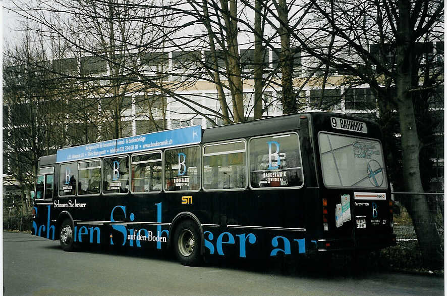 (065'833) - STI Thun - Nr. 27/BE 419'027 - Volvo/R&J (ex SAT Thun Nr. 27) am 2. M�rz 2004 bei der Schiffl�ndte Thun