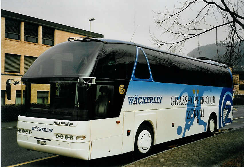 (065'907) - W�ckerlin, Z�rich - ZH 61'375 - Neoplan am 7. M�rz 2004 in Thun, Hotel Seepark