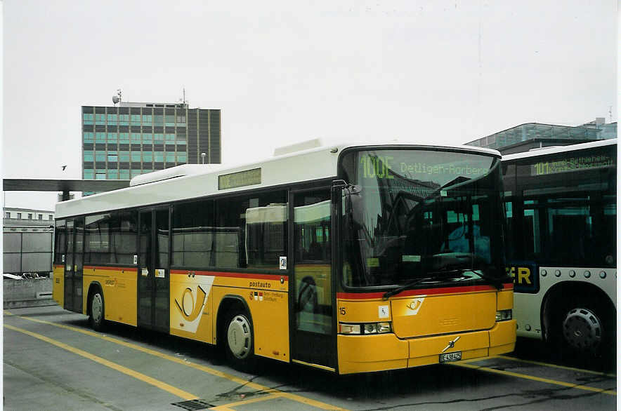 (065'927) - Steiner, Ortschwaben - Nr. 15/BE 438'425 - Volvo/Hess am 8. M�rz 2004 in Bern, Postautostation