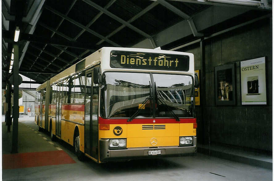 (066'104) - PostAuto Bern-Freiburg-Solothurn - Nr. 601/BE 614'087 - Mercedes (ex P 27'722) am 21. M�rz 2004 in Bern, Postautostation