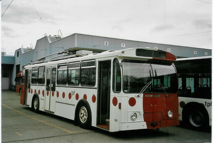 (066'119) - TPF Fribourg - Nr. 345 - FBW/Hess Trolleybus (ex TL Lausanne Nr. 702) am 21. M�rz 2004 in Fribourg, Garage