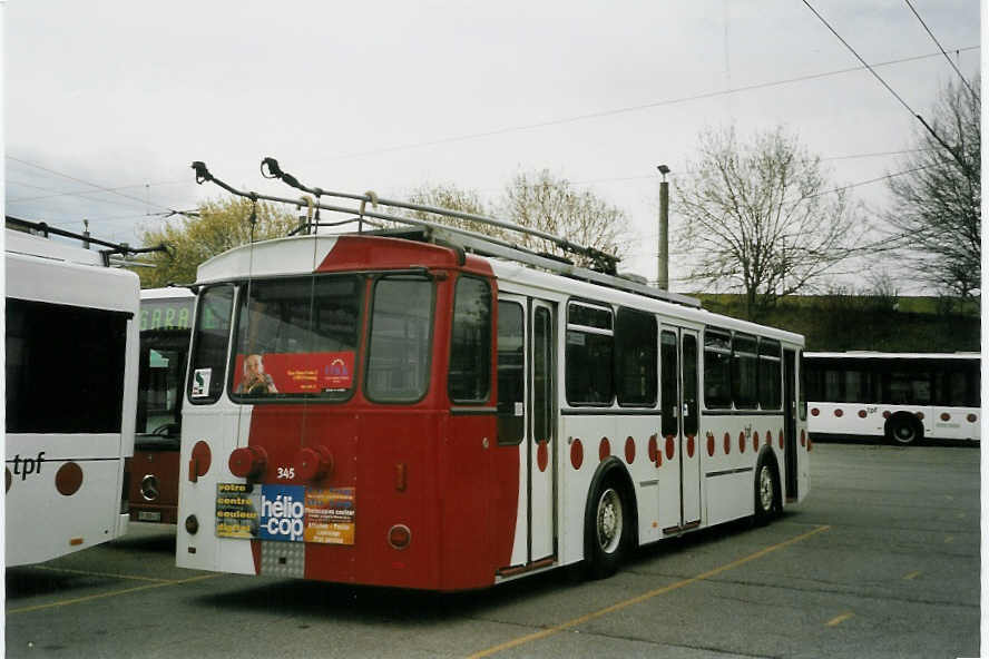 (066'121) - TPF Fribourg - Nr. 345 - FBW/Hess Trolleybus (ex TL Lausanne Nr. 702) am 21. M�rz 2004 in Fribourg, Garage
