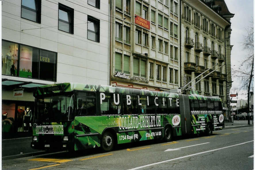 (066'129) - TPF Fribourg - Nr. 504/FR 300'408 - Volvo/Hess Gelenkduobus (ex TF Fribourg Nr. 104) am 21. M�rz 2004 beim Bahnhof Fribourg
