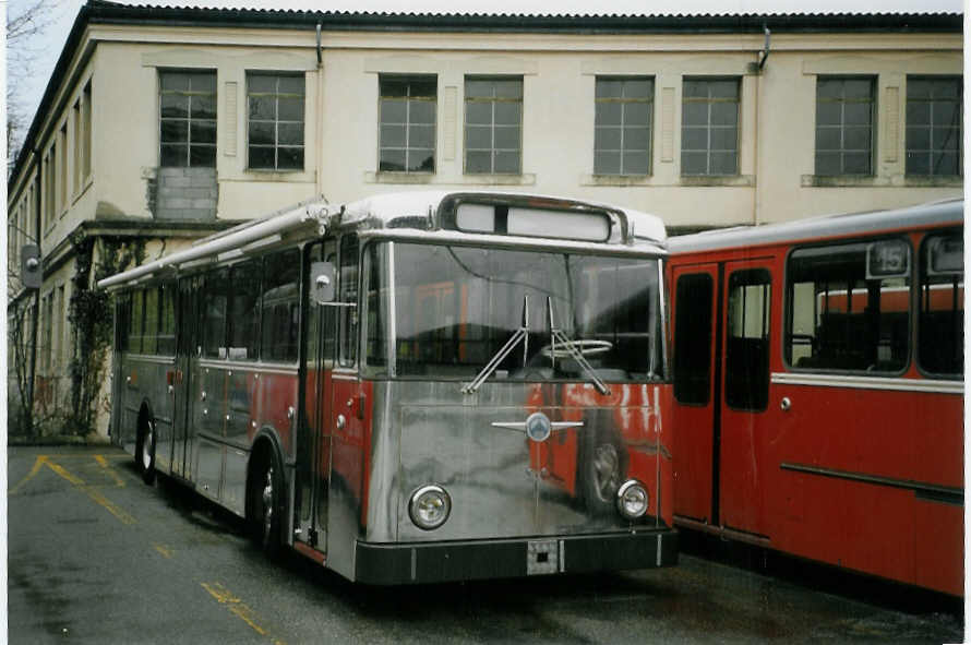 (066'229) - TPG Gen�ve - Nr. 34 - Saurer/Lauber-Hess-R&J (ex Nr. 427) am 21. M�rz 2004 in Gen�ve, D�p�t
