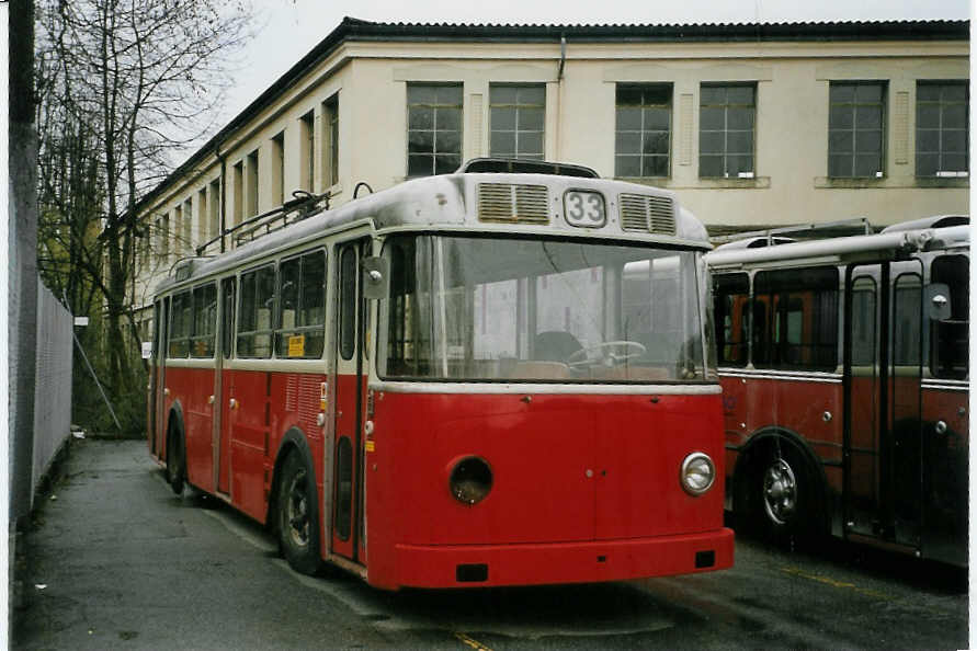 (066'230) - TPG Gen�ve (AGMT) - Nr. 877 - Berna-SWP Trolleybus am 21. M�rz 2004 in Gen�ve, D�p�t