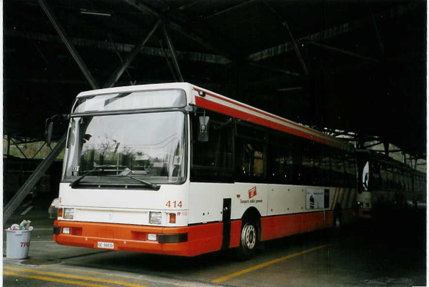 (066'302) - TPG Gen�ve - Nr. 414/GE 96'830 - Renault am 21. M�rz 2004 in Gen�ve, D�p�t