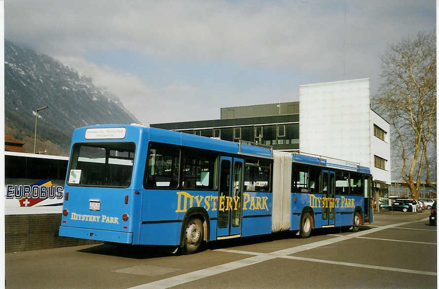 (066'335) - PostAuto Berner Oberland - BE 554'103 - Volvo/R&J (ex VB Biel Nr. 132) am 27. M�rz 2004 beim Bahnhof Interlaken Ost