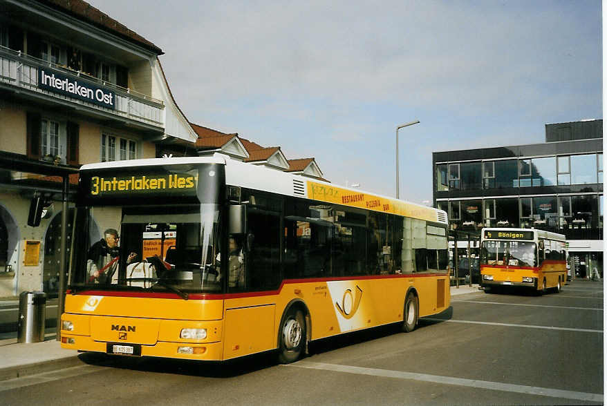 (066'404) - PostAuto Berner Oberland - BE 615'387 - MAN/G�ppel (ex P 23'034) am 27. M�rz 2004 beim Bahnhof Interlaken Ost